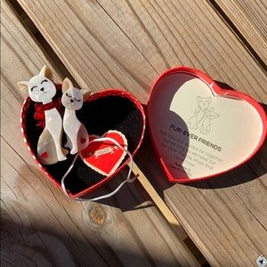 Erstwilder Valentine kitty cat Brooch